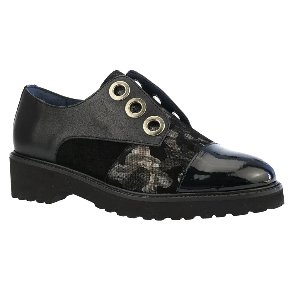 Unity In Diversity Women's Vanquish Classic Oxfords- Black